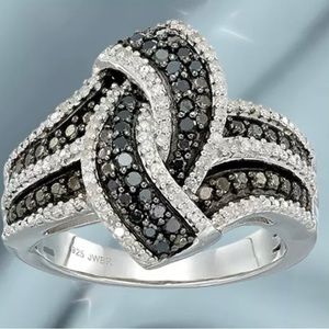 BLACK & WHiTE  COCKTAIL RING
